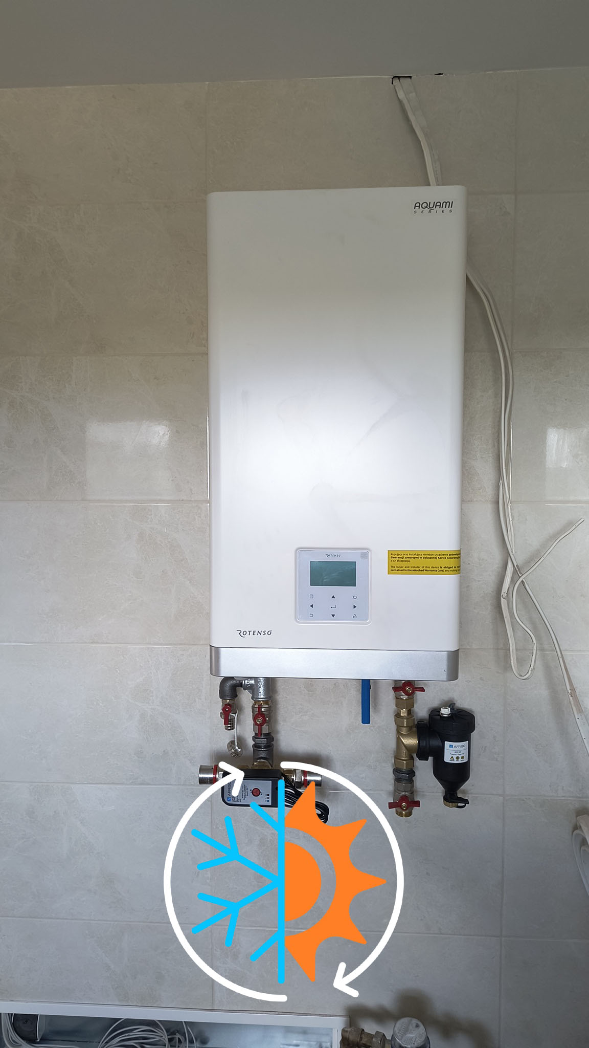 Montaż pompy ciepła Rotenso Aquami split w nowo wybudowanym budynku jednorodzinnym